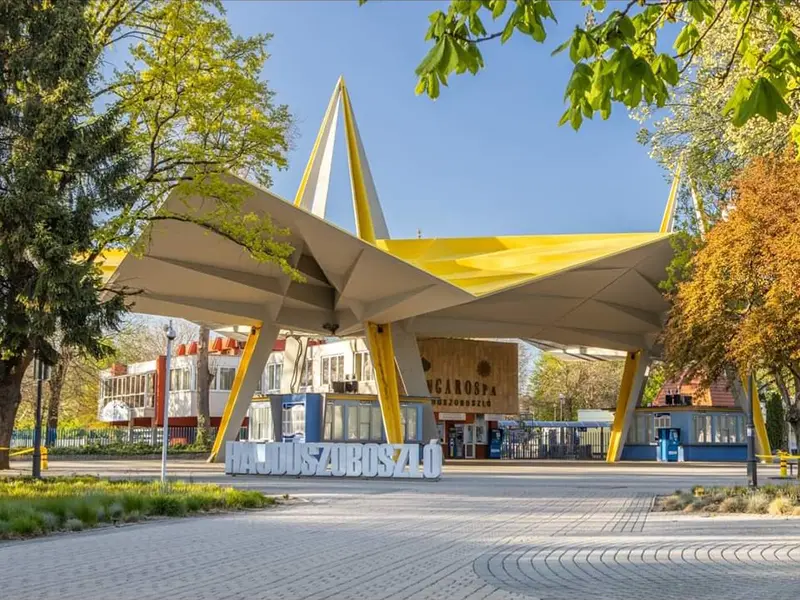 Hajdúszoboszló, a gyógyfürdő bejárata