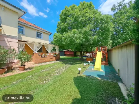 A villa kertje