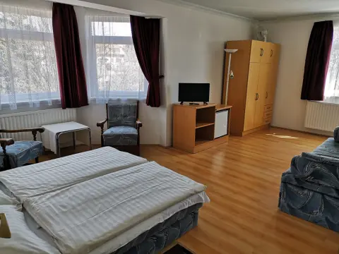 Szoba tévével